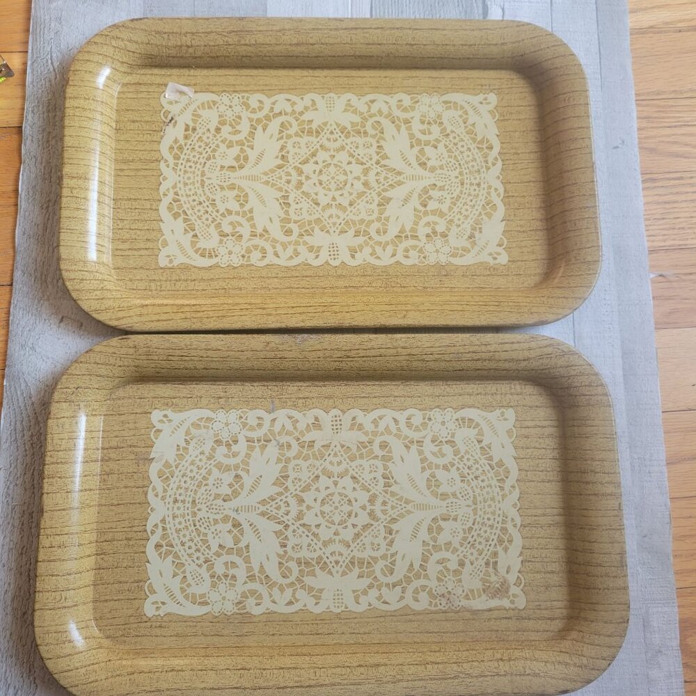 Set Of 2 Vintage Mid-Century Decorative Trays With Floral Lace Design